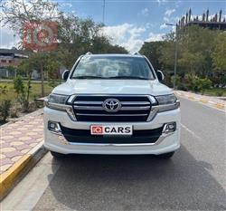 تۆیۆتا لاند کروزەر